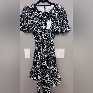 Milly Lumi Black White Rose Print Dress Size 6 NWT Fit & Flare Belted